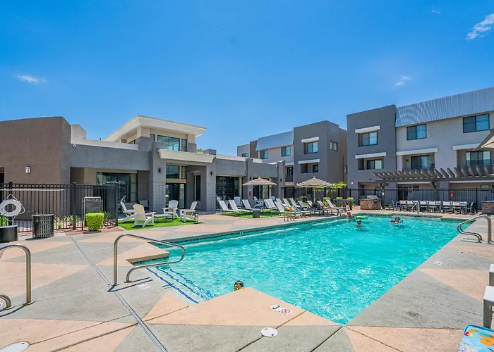 Apartment Stadium District Retreat Pool Gym & Westgate Glendale