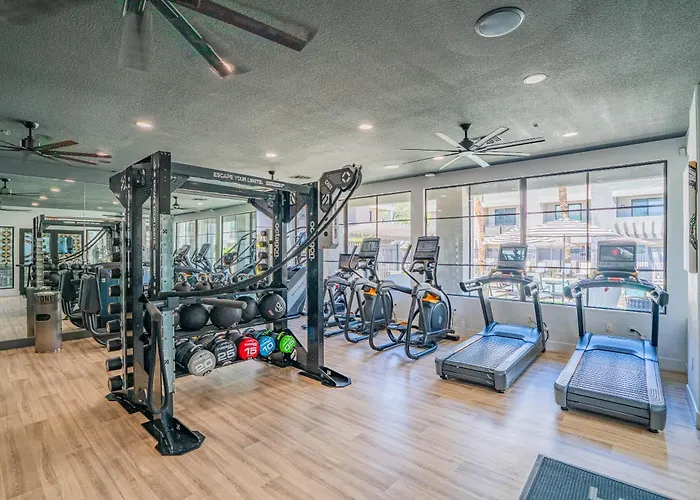 Stadium District Retreat Pool Gym & Westgate Apartment *