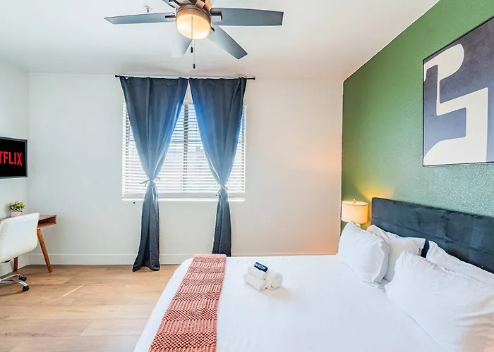 Stadium District Retreat Pool Gym & Westgate Apartment Glendale