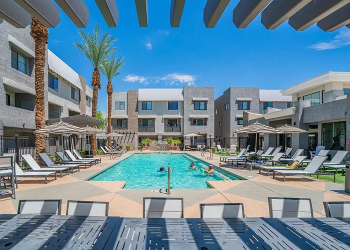 Stadium District Retreat Pool Gym & Westgate Apartment *