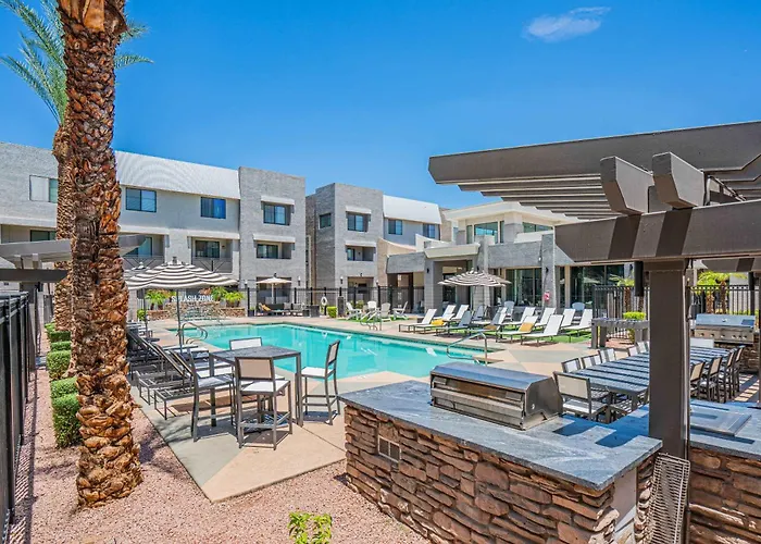 Apartment Stadium District Retreat Pool Gym & Westgate Glendale