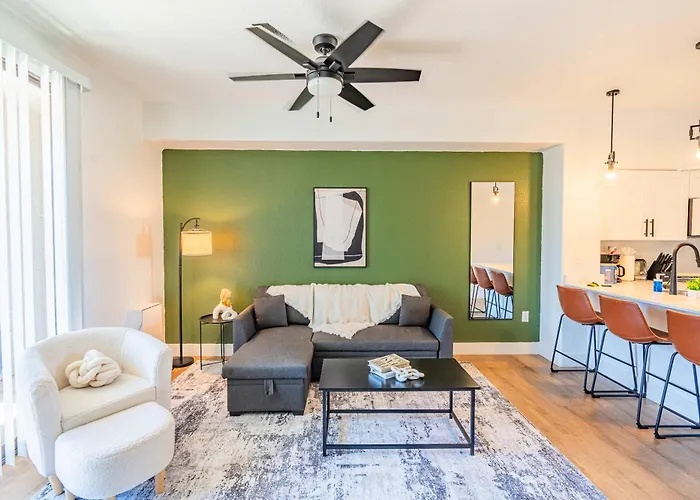 Stadium District Retreat Pool Gym & Westgate Apartment *