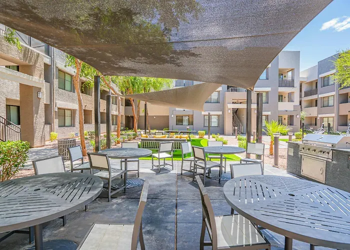 Apartment Stadium District Retreat Pool Gym & Westgate Glendale