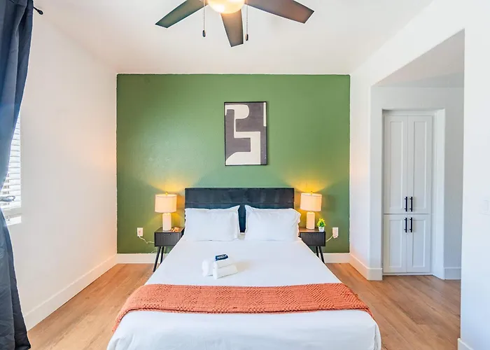 Apartment Stadium District Retreat Pool Gym & Westgate