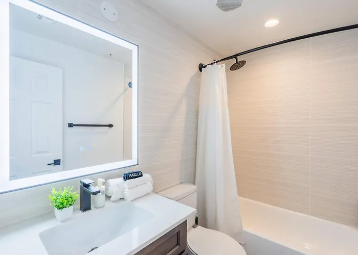 Apartment Stadium District Retreat Pool Gym & Westgate Glendale